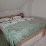 Veronika's House Je Prijeten, Miren Apartma V Naravi, Blizu Mesta