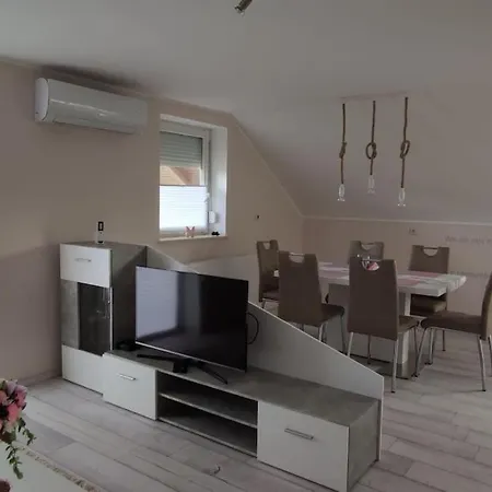 Apartamento Veronika's House Je Prijeten, Miren Apartma V Naravi, Blizu Mesta Celje