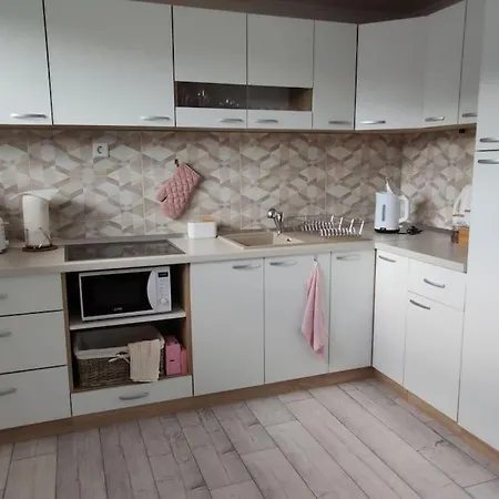 Veronika's House Je Prijeten, Miren Apartma V Naravi, Blizu Mesta