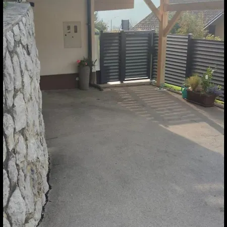 Veronika's House Je Prijeten, Miren Apartma V Naravi, Blizu Mesta