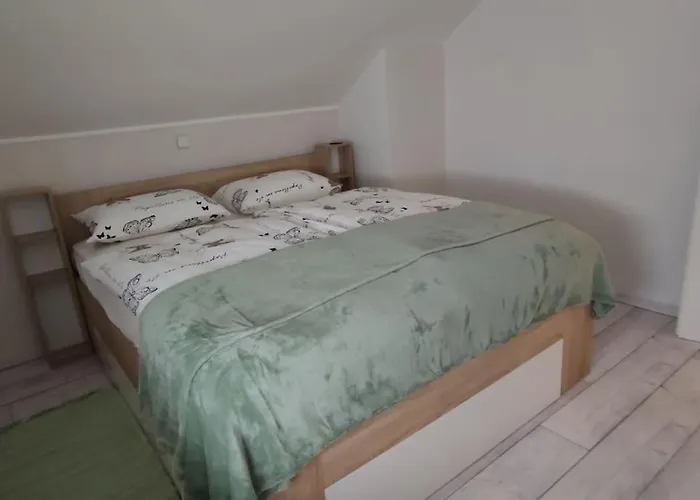 Veronika's House Je Prijeten, Miren Apartma V Naravi, Blizu Mesta