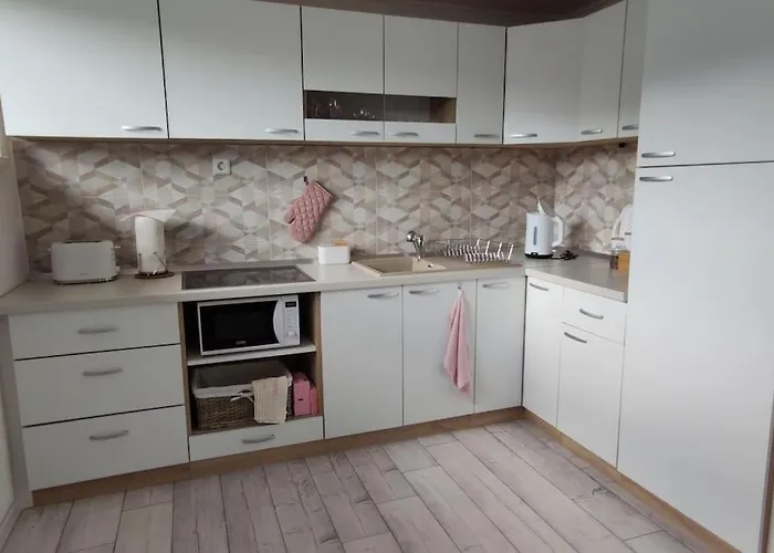 Veronika's House Je Prijeten, Miren Apartma V Naravi, Blizu Mesta